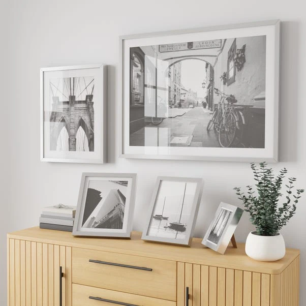 Dunelm Essentials Box Frame 8" X 6" (20cm X 16cm) Silver 3 Dunelm Essentials Box Frame 8" X 6" (20cm X 16cm) Silver - Image 3