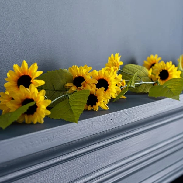 Dunelm Yellow Sunflower Garland 2 Dunelm Yellow Sunflower Garland - Image 2